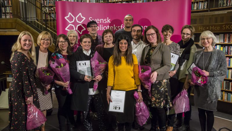 Bilden föreställer alla pristagare i Sveriges biblioteks utmärkelser 2017
