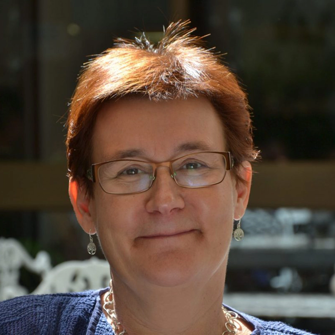 Porträttbild på Maria Ronnås.