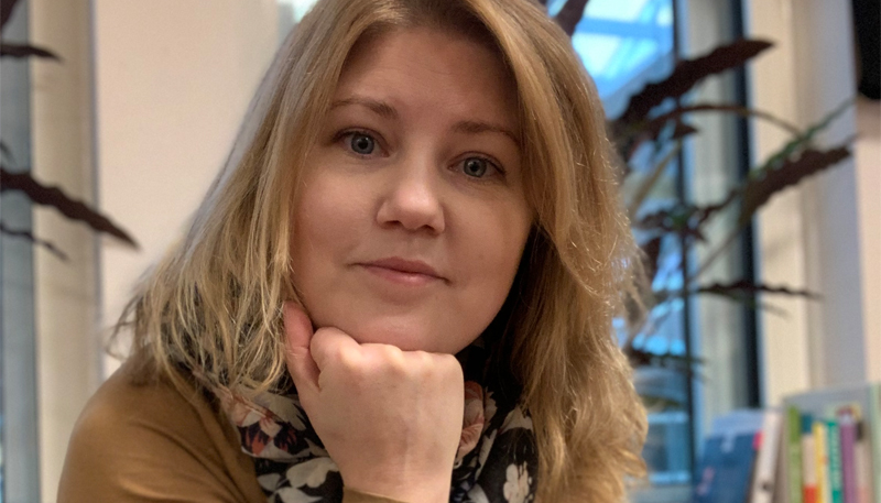 Porträttbild på Hanna Berg Carlsson.