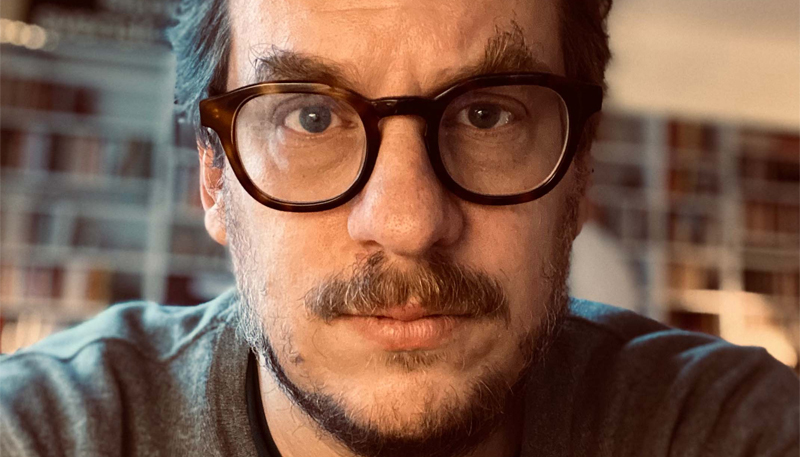 Porträttbild på Kristoffer Holmqvist.