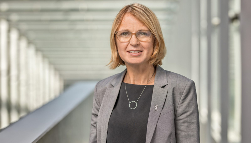 Porträttbild av Karin Grönvall.