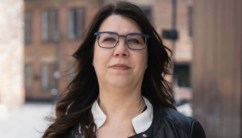 Porträttbild på Emma Lang Åkerberg.