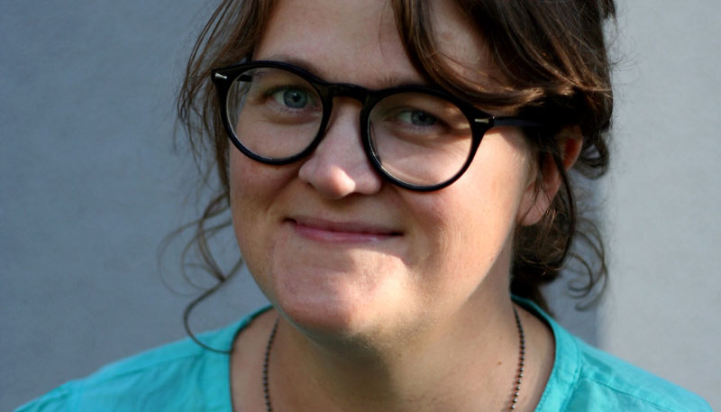 Porträttbild på Elin Lindell.