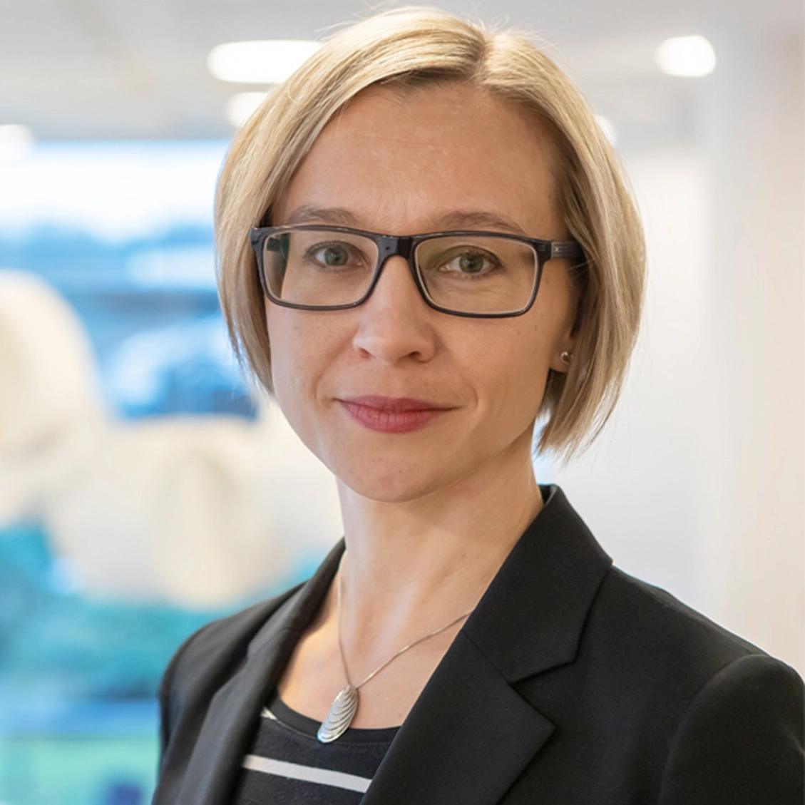 Porträttbild på Anna Lundh.