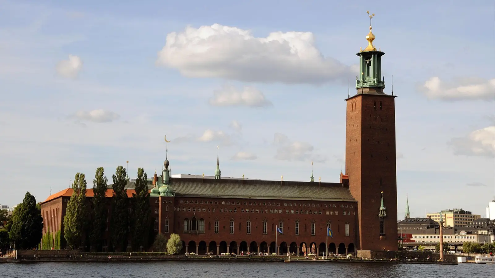 Foto på Stockholms stadshus.