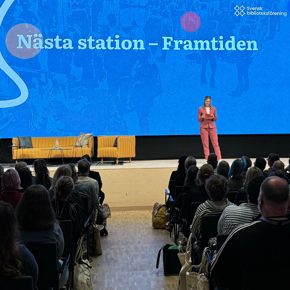 Helene Öberg på scen under Biblioteksdagarna 2025 i Borås.